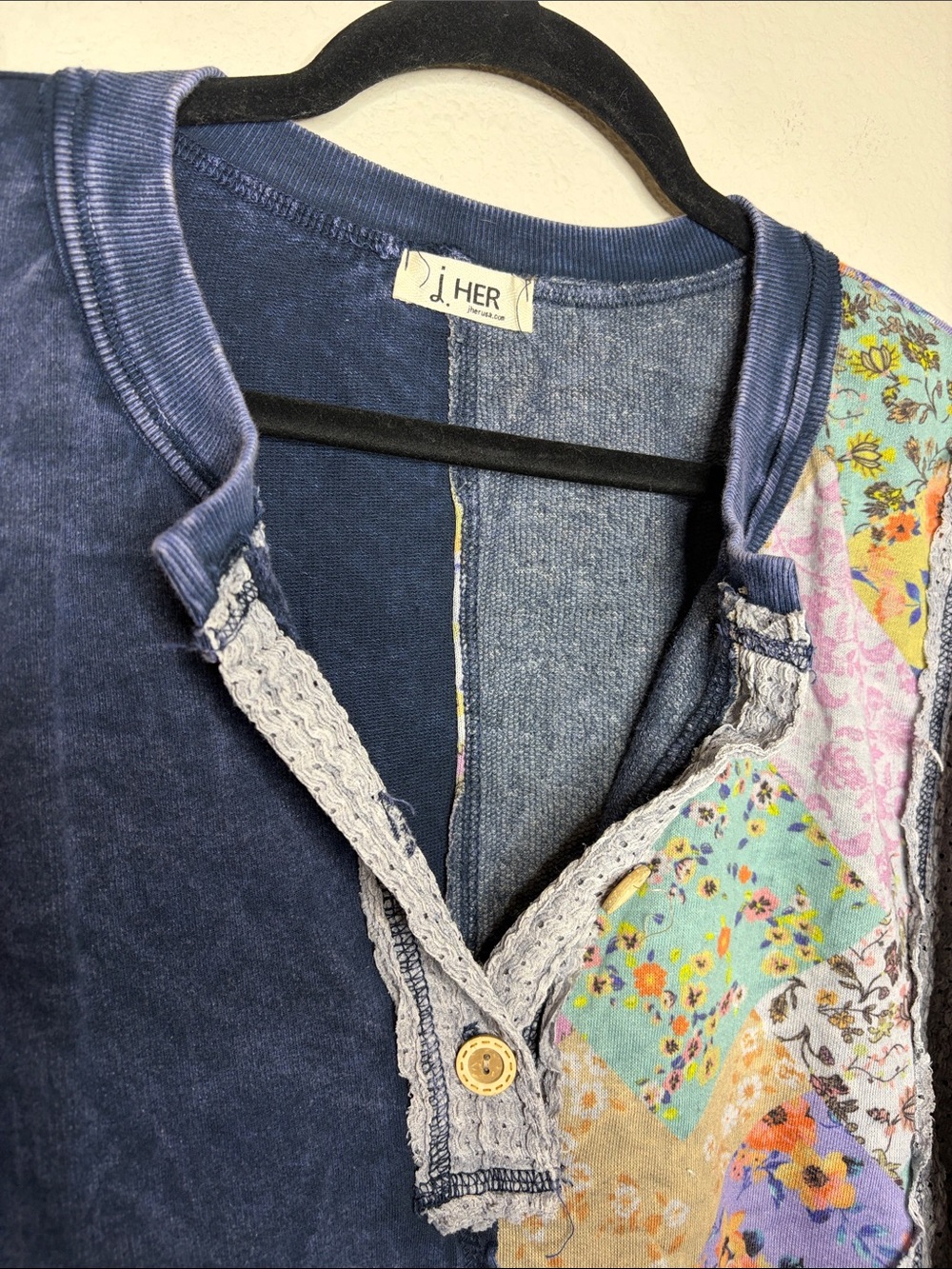 J. HER | Women’s Mixed Media Material Boho Henley Style Top Size Medium - Picture 3 of 5
